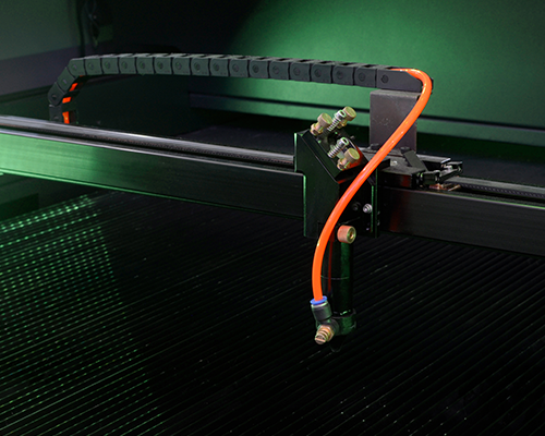Velocidade de corte de equipamento de corte a laser