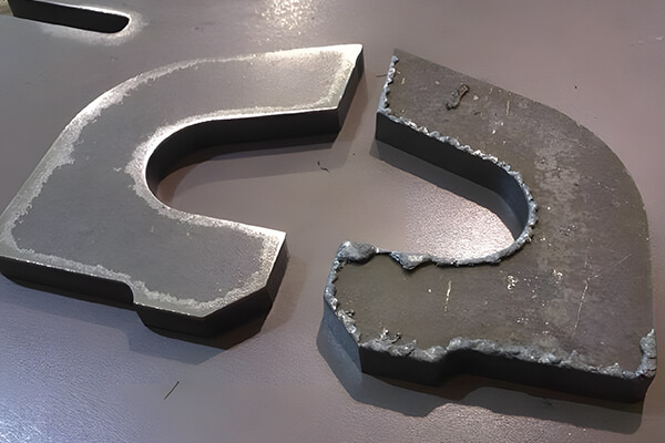 Corte a laser com ou sem compara&ccedil;&atilde;o de rebarbas