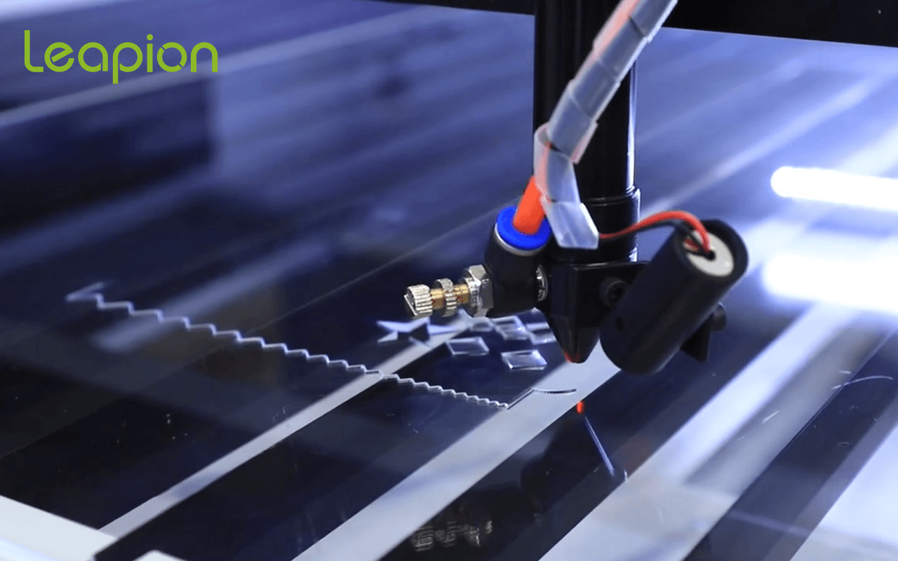 Um cortador de laser pode acelerar a saída onde eles trabalham manualidade